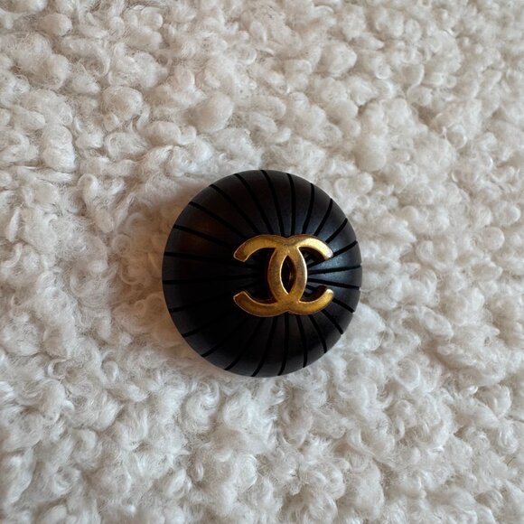 HTF! Vintage 2 x Chanel CC Logo Round Black Buttons - Authentic, 1A - Picture 3 of 5